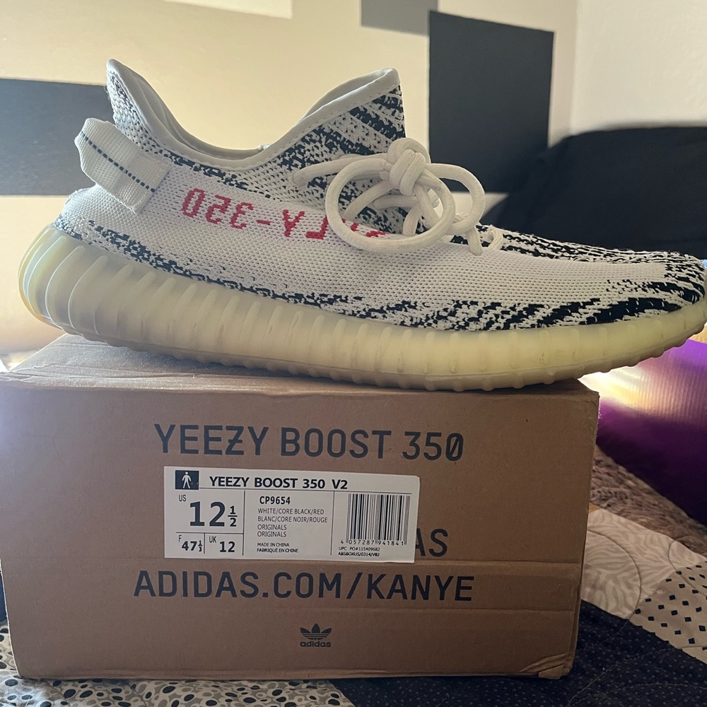 Yeezy ( Adidas ) 350 V2 boost “Zebra”